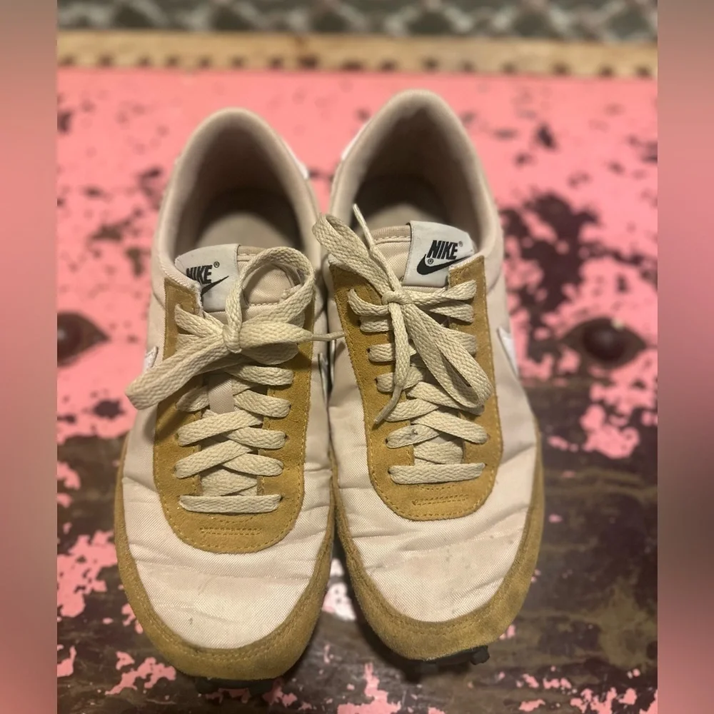 NIKE Tan old School sneakers sz 7.5